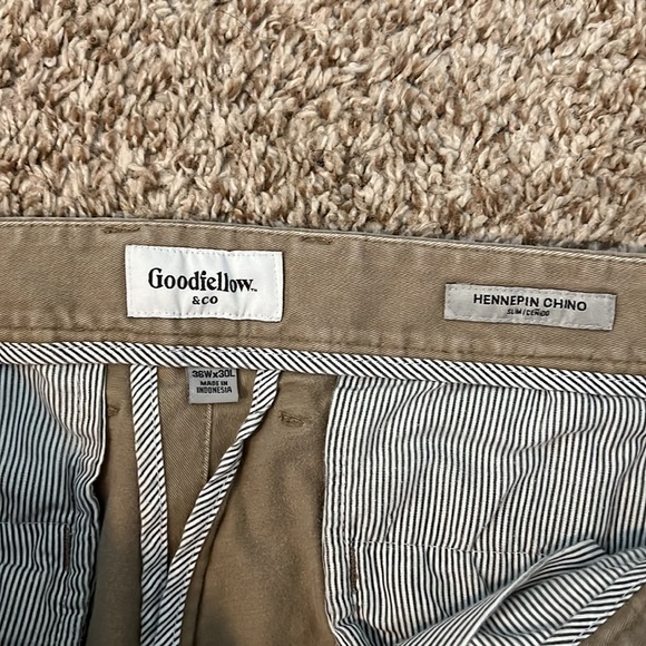Goodfellow Brand Slim-Fit Khaki Chino Pants. 36 x 30 - Picture 2 of 3